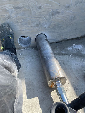 Professionell håltagning i betong med specialverktyg.