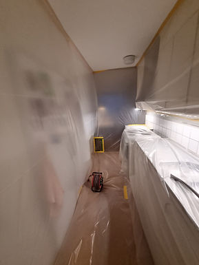 Inplastat kök färdigt för sanering