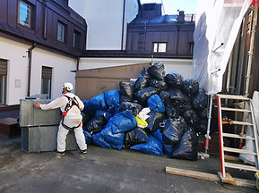 Sortering av skräp vid arbetsplatsen.